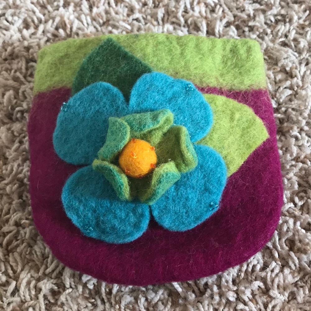 I’m selling a little flower pouch!